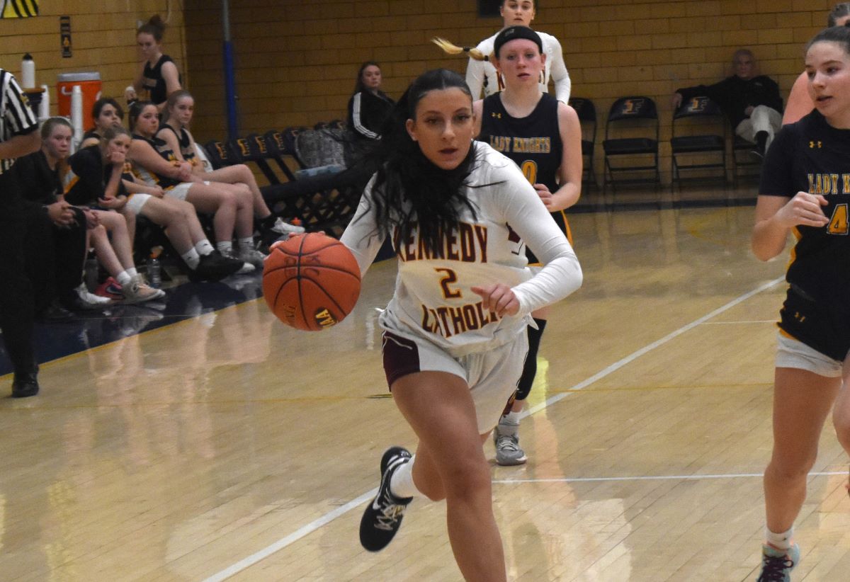 Women's Hoops Falls in Buzzer Beater on the Road - Clarion Athletics